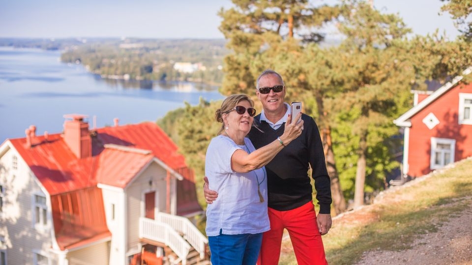 Suomen suurimmat matkailualueet matkailutulolla mitattuna ovat Vantaa, Helsinki ja Tampere