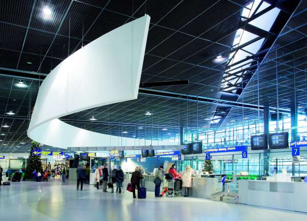 Uuden easyJet reitin matkustajat pääsevät nauttimaan laajennetun Rovaniemen lentokentän palveluista alkuvuodesta 2019. 