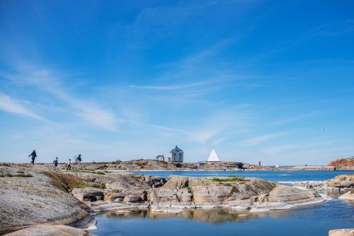 Suomalaisia kiinnostaa uusien luontokohteiden llöytäminen. Kuvassa Ahvenanmaan Kobba Klintar.