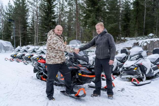 Kuopio-Tahko Markkinointi Vasemmalla Jarno Nousiainen ja oikealla Arto Jauhiainen