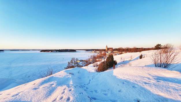 kuva: Visit Naantali Vuoden 2020 Naantalin Master -matkailutunnustuksen saaja on Naantalin Merimaskussa toimiva Ravintola Rantamakasiini.
