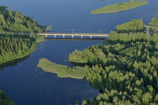 Pandemia näkyy yhä liikenteessä maalla, merellä ja ilmassa