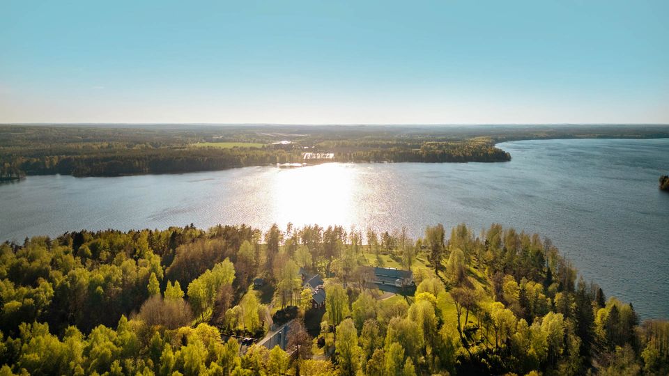 Terwan alue on Lopella sijaitseva ja kulttuurihistoriallisesti merkittävä kohde aivan Kaartjärven rannassa vain tunnin ajomatkan päässä Helsingistä. Kuva: The Terwa - Nordic Hideaway