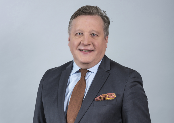 Tradeka-Yhtiöt Oy:n uudeksi hallituksen puheenjohtajaksi on valittu toimitusjohtaja Tapani Hellstén